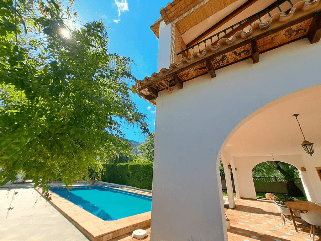 Villa familiar con piscina en venta en Orba