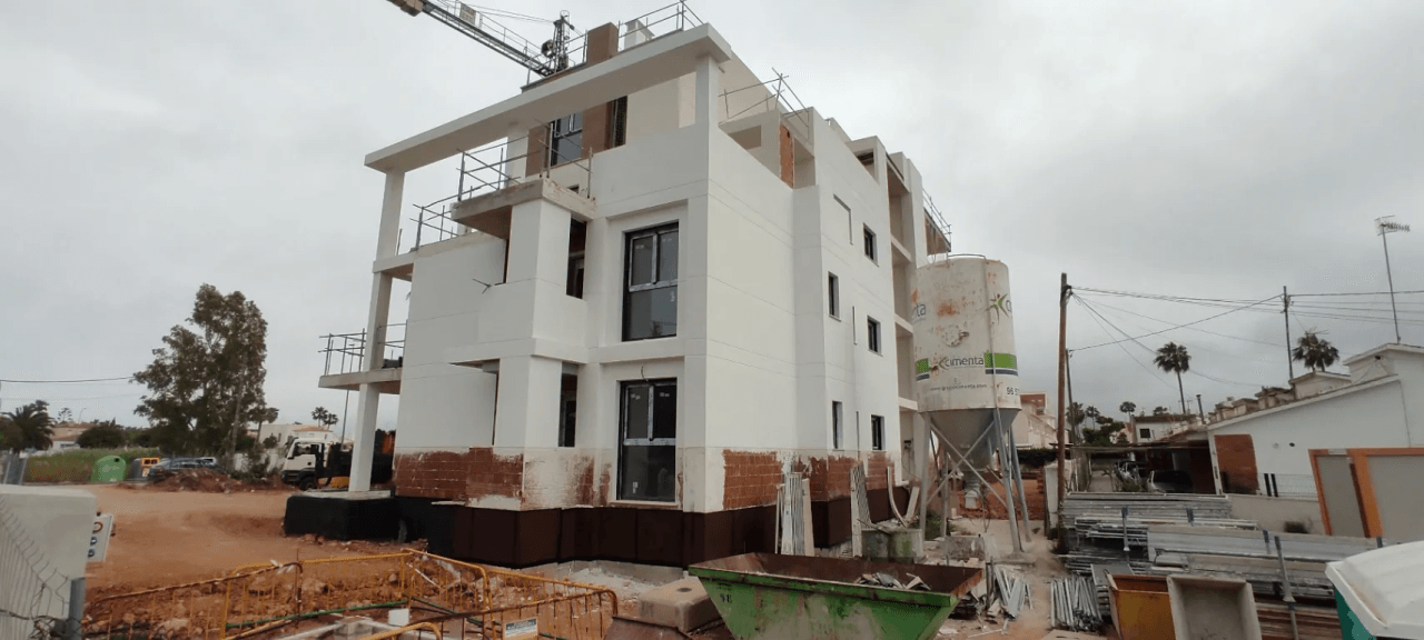 Obra nueva en Denia , apartamentos cerca de la playa .