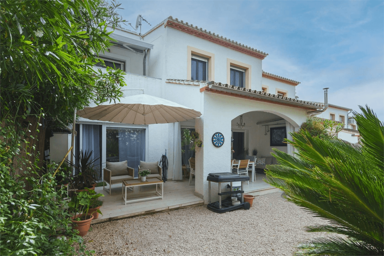 Bungalow con piscina comunitaria en Pedreguer