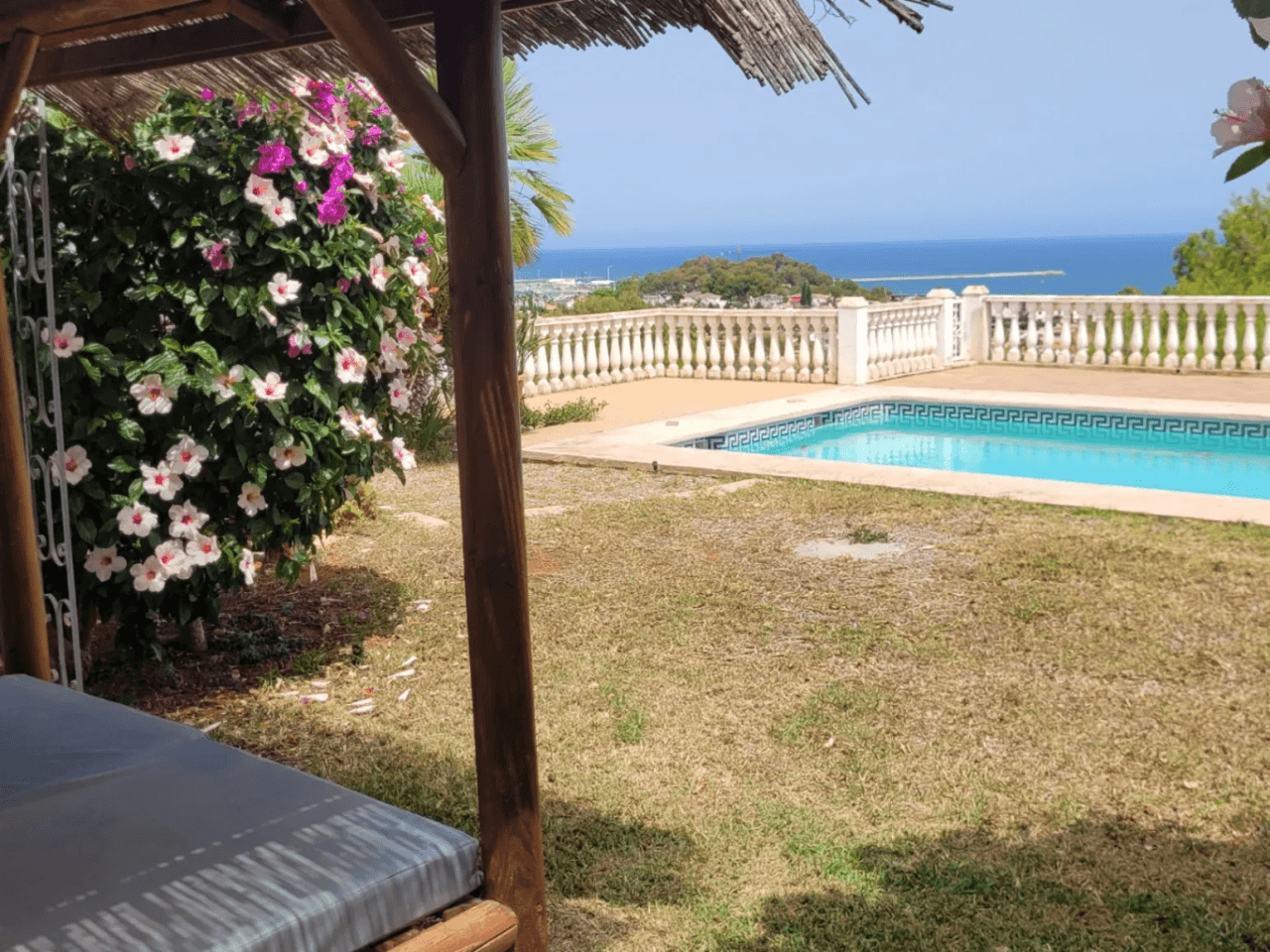 Chalet pareado en venta en Dénia con vistas panorámicas
