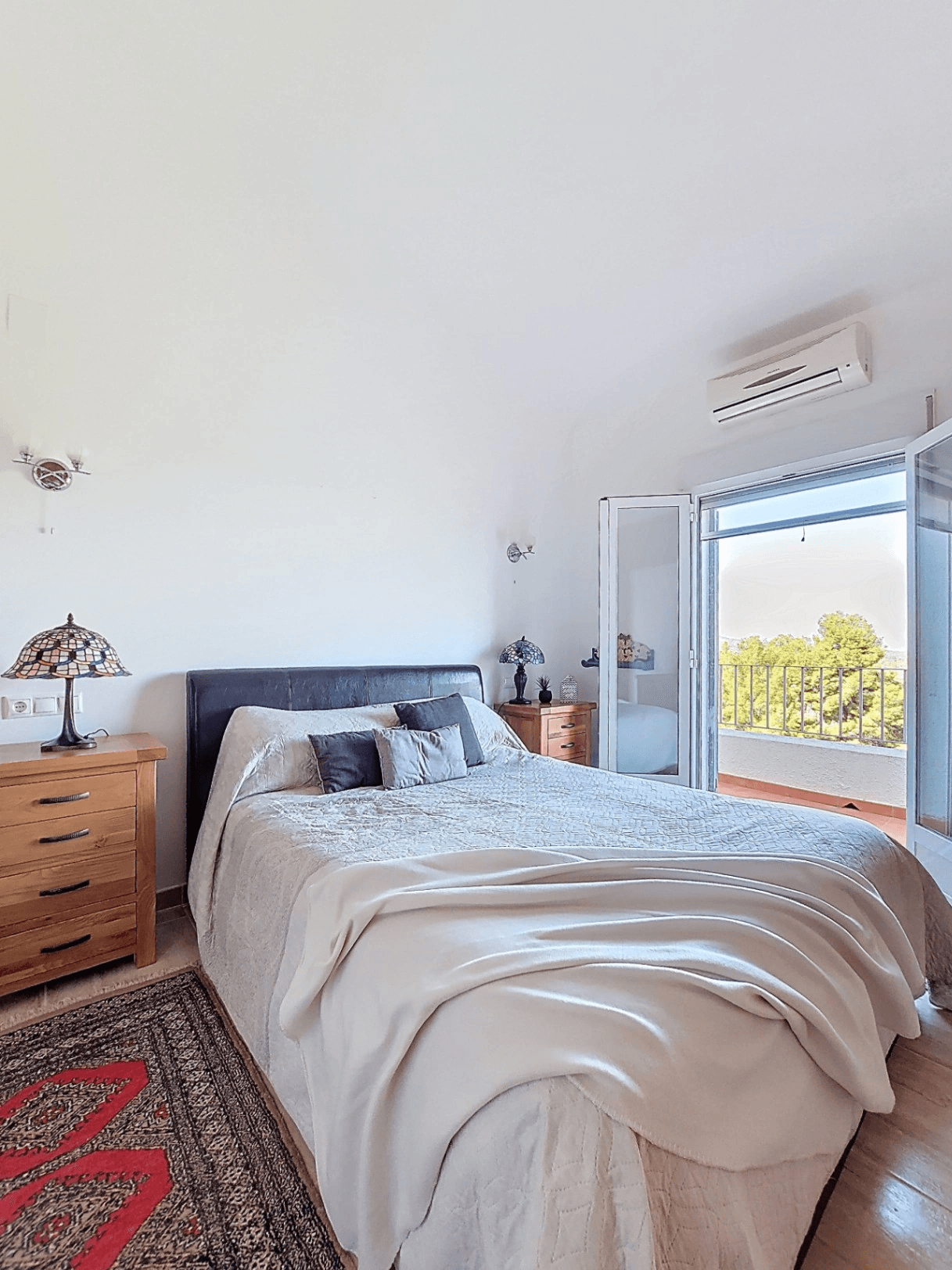 Villa con piscina y vistas abiertas en Monte Pego