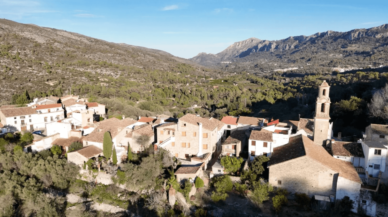 Chalet en venta con 9 dormitorios en La Carroja, Alicante