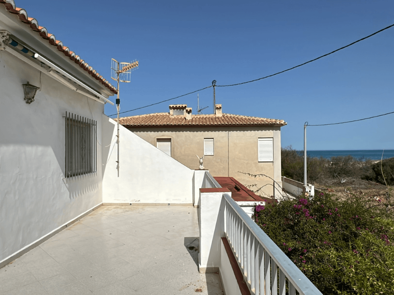 Adosado XXL con vistas al mar y cocina de verano, chemenea a 50m de la playa de arena fina Deveses (Denia)