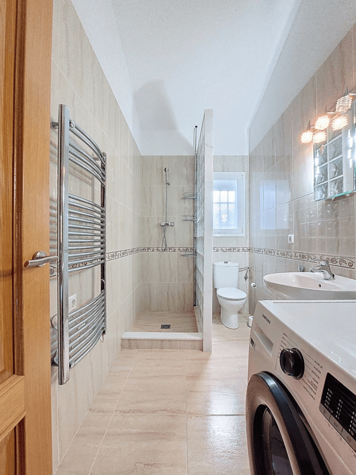 Villa con piscina y vistas abiertas en Monte Pego