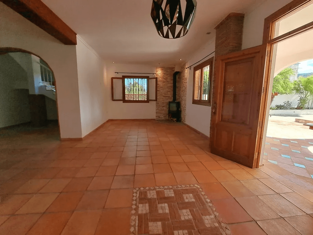 Villa familiar con piscina en venta en Orba