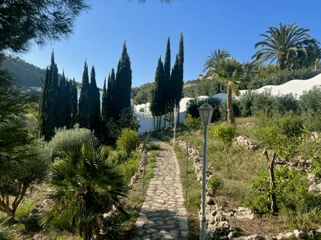 Se vende parcela soleada en Dénia, Montgó