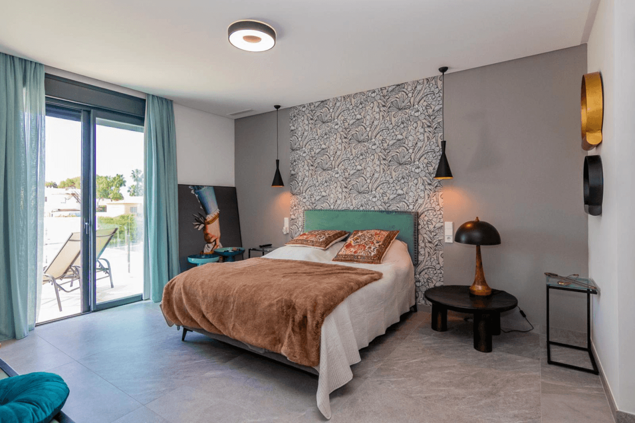 Villa moderna con vistas al mar y montaña en Denia