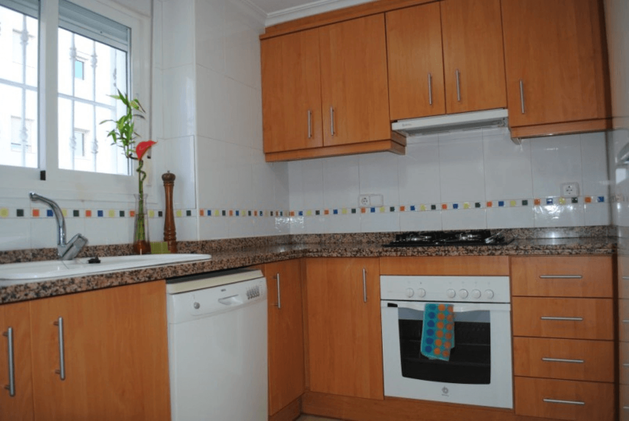Apartamento en Denia en planta baja de 2 dormitorios y terraza privada en venta