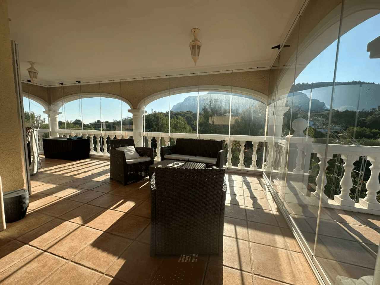 Lujoso Chalet con parcela amplia en venta en Denia
