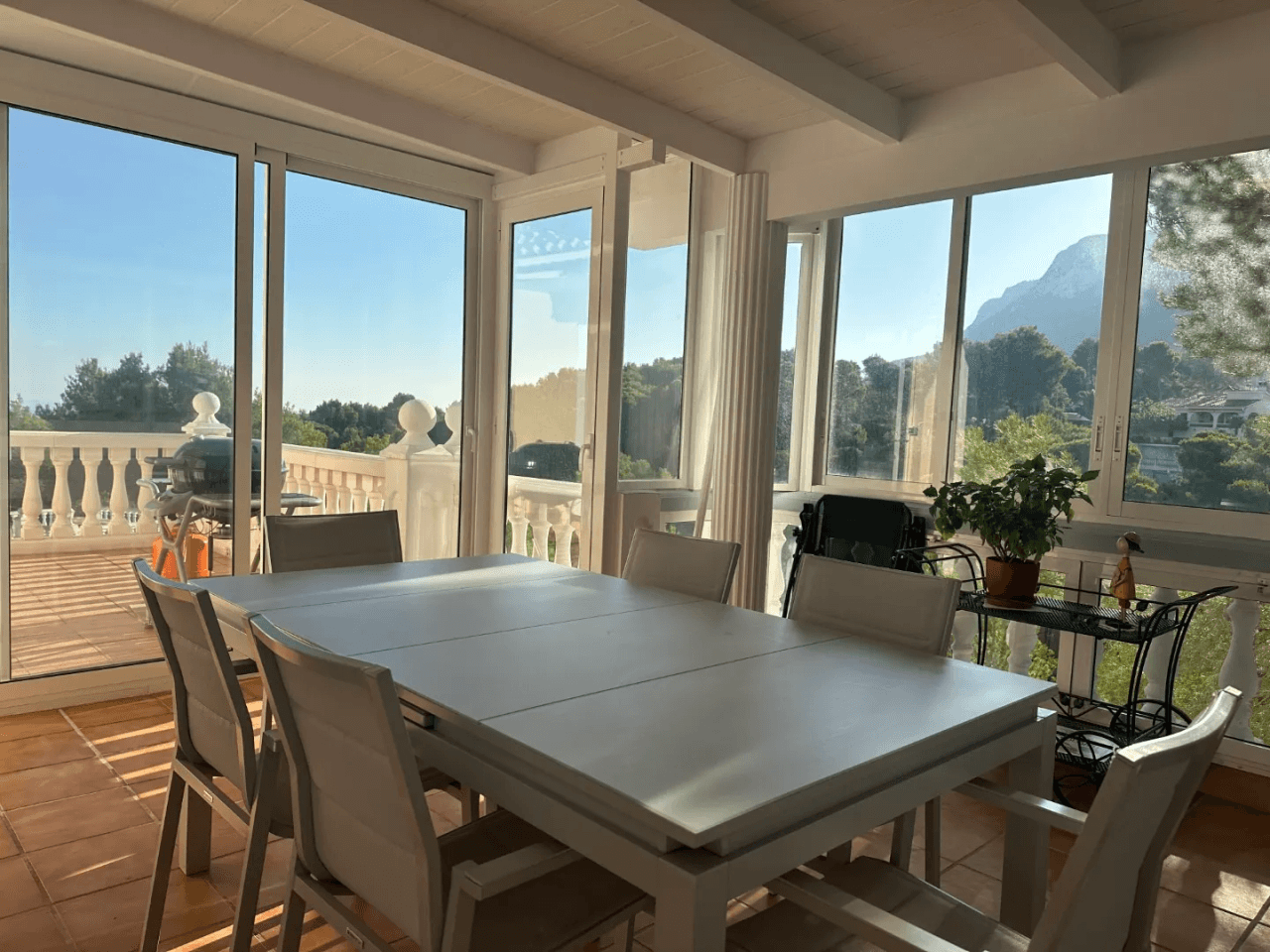 Lujoso Chalet con parcela amplia en venta en Denia