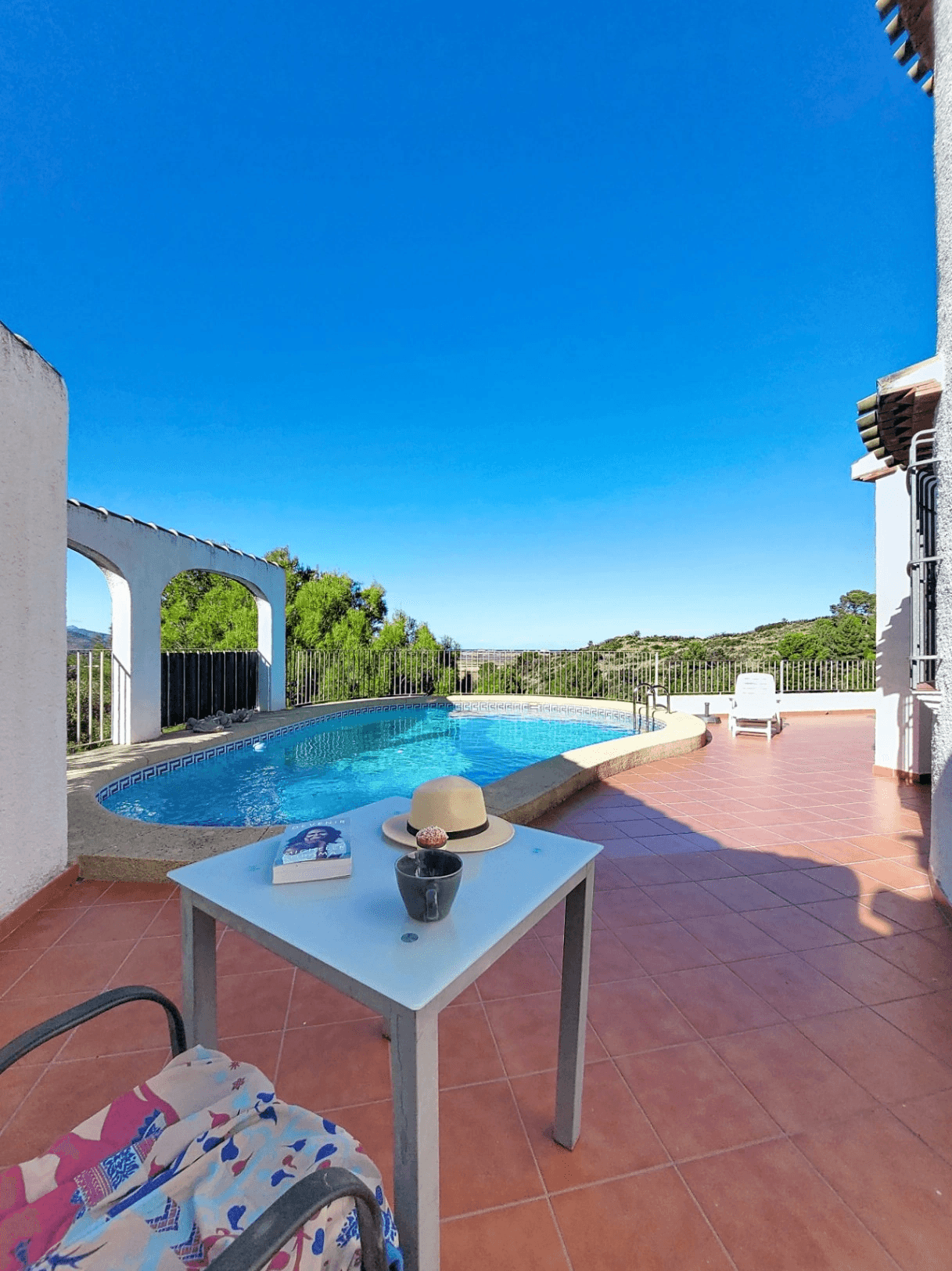 Villa con piscina y vistas abiertas en Monte Pego