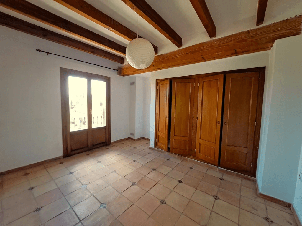 Villa familiar con piscina en venta en Orba