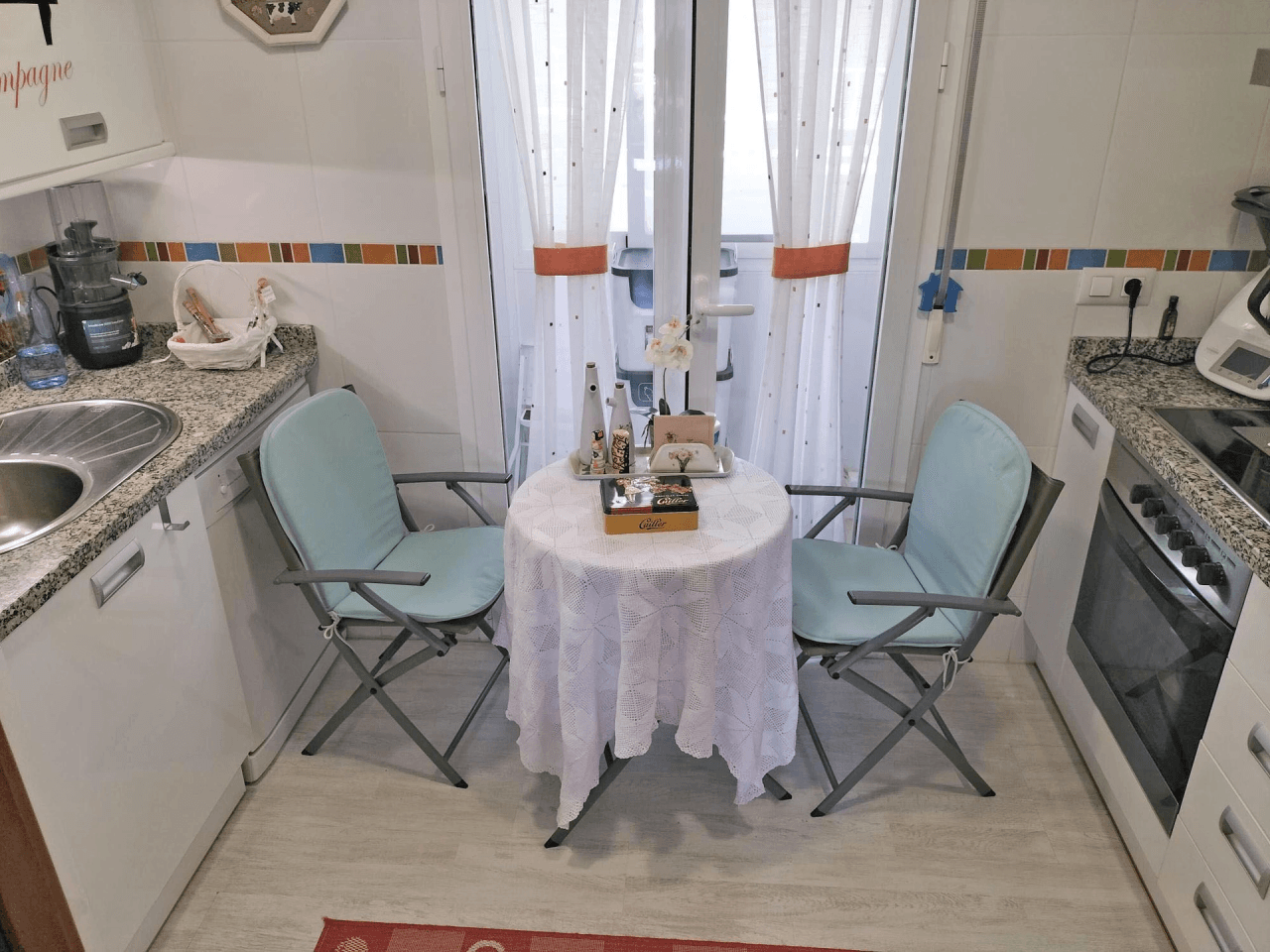 Piso en Denia, Las Marinas: 2 dormitorios y piscina comunitaria