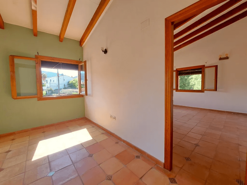 Villa familiar con piscina en venta en Orba