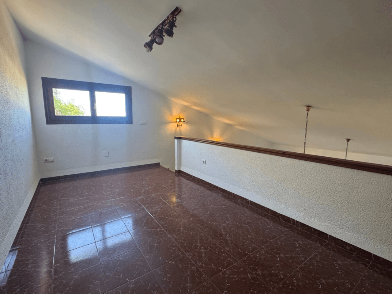 Chalet en venta en Denia, El Montgó: 3 dormitorios + altillo y piscina.