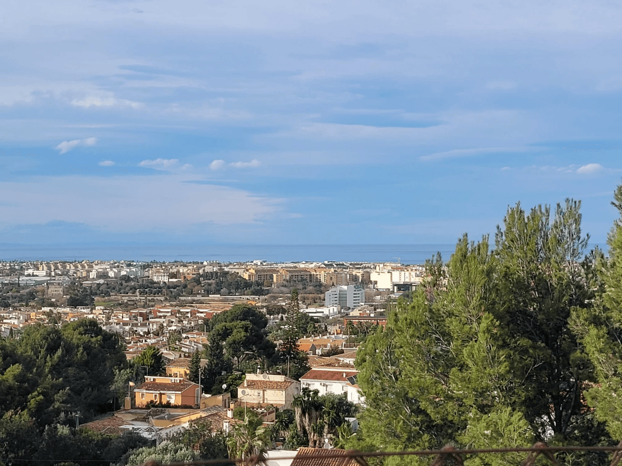 Se vende Chalet con parcela en Denia