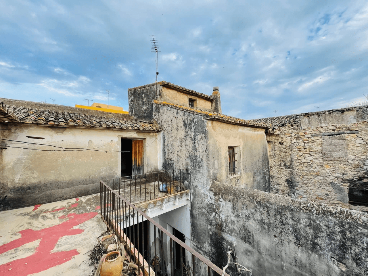 Vergel. Casa de pueblo grande con muchas posibilidades en venta
