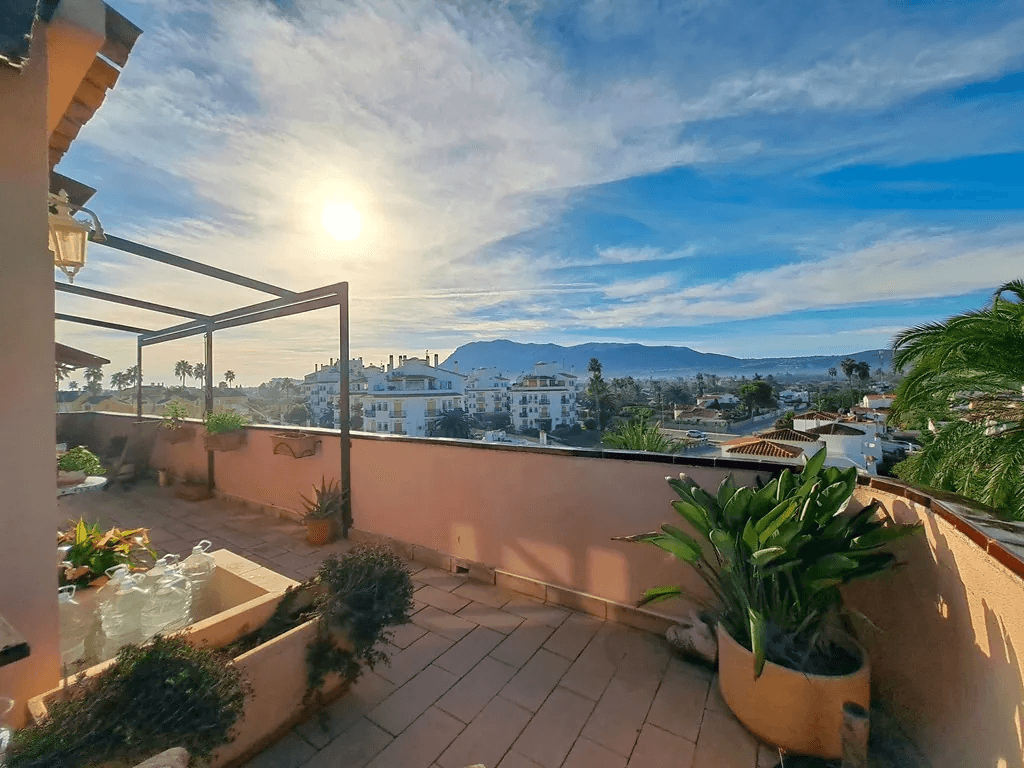 Ático con gran terraza y piscina para comprar en Dénia playa