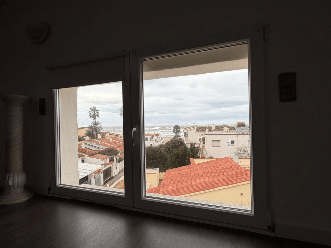 VENTA ADOSADO 3 DORMITORIOS EN PRIMERA LINEA