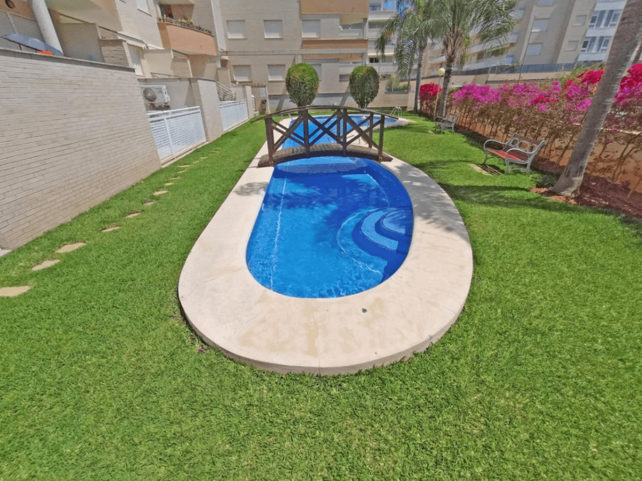 Piso en Denia, Las Marinas: 2 dormitorios y piscina comunitaria