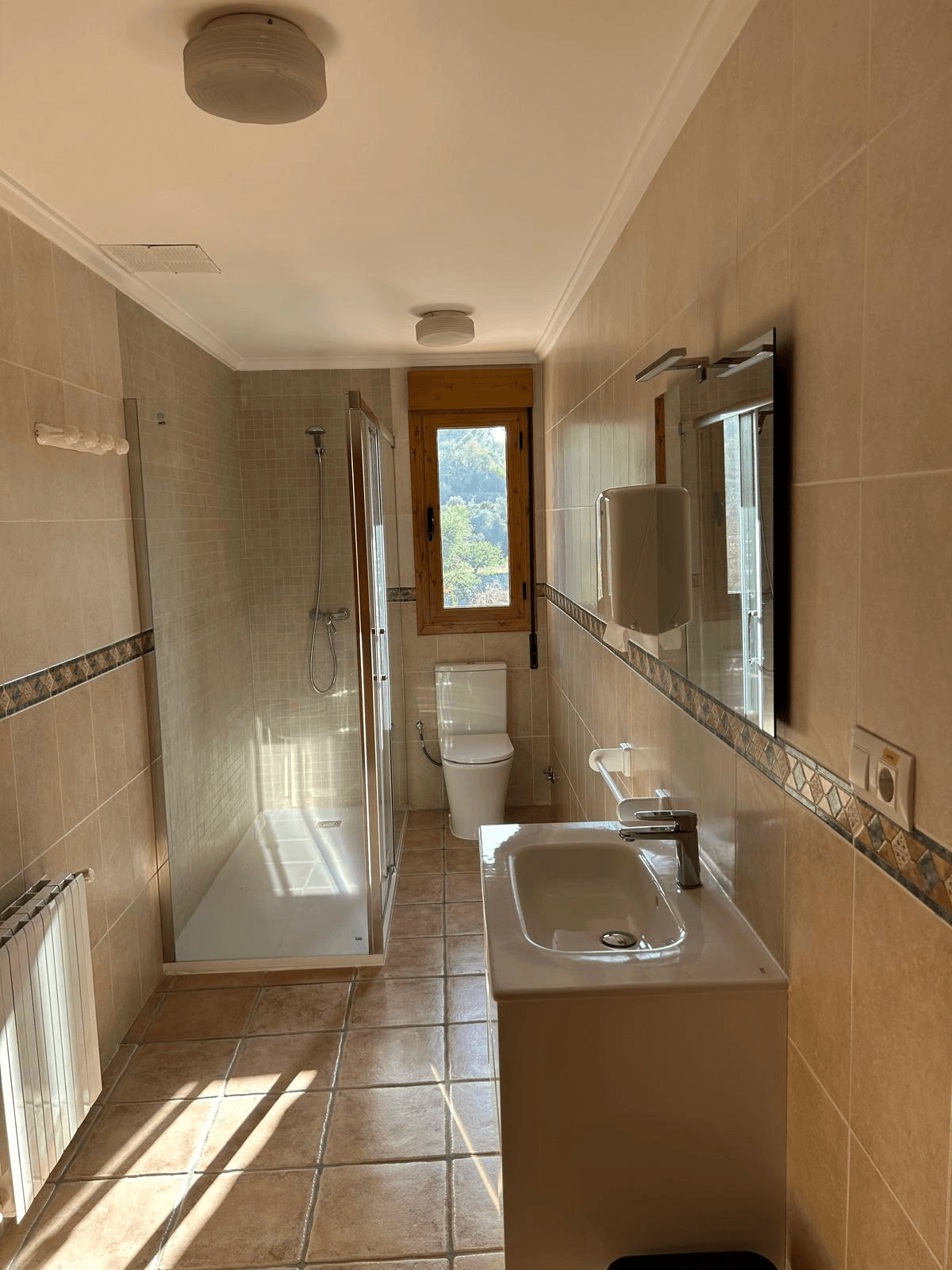 Chalet en venta con 9 dormitorios en La Carroja, Alicante