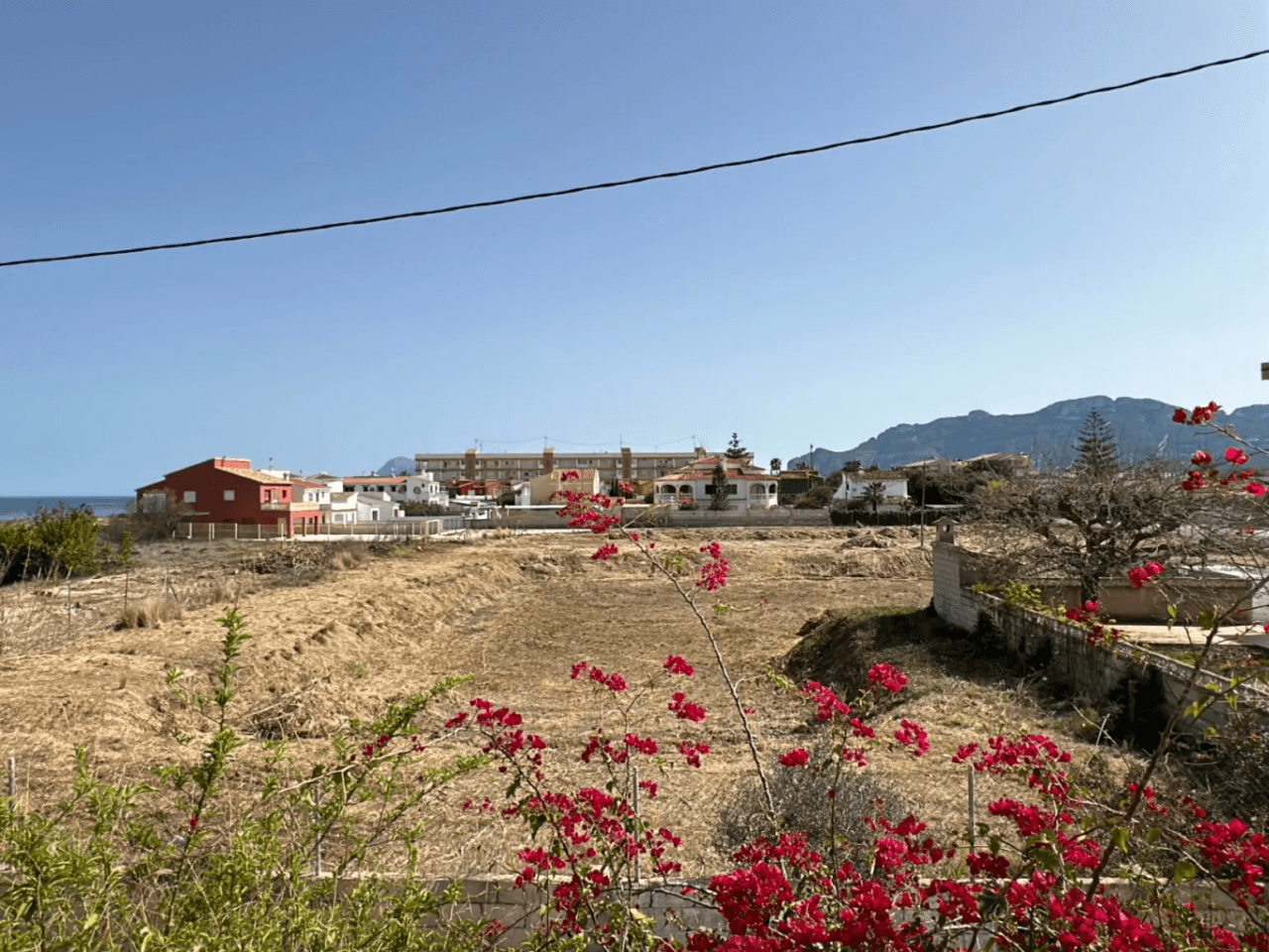 Adosado XXL con vistas al mar y cocina de verano, chemenea a 50m de la playa de arena fina Deveses (Denia)