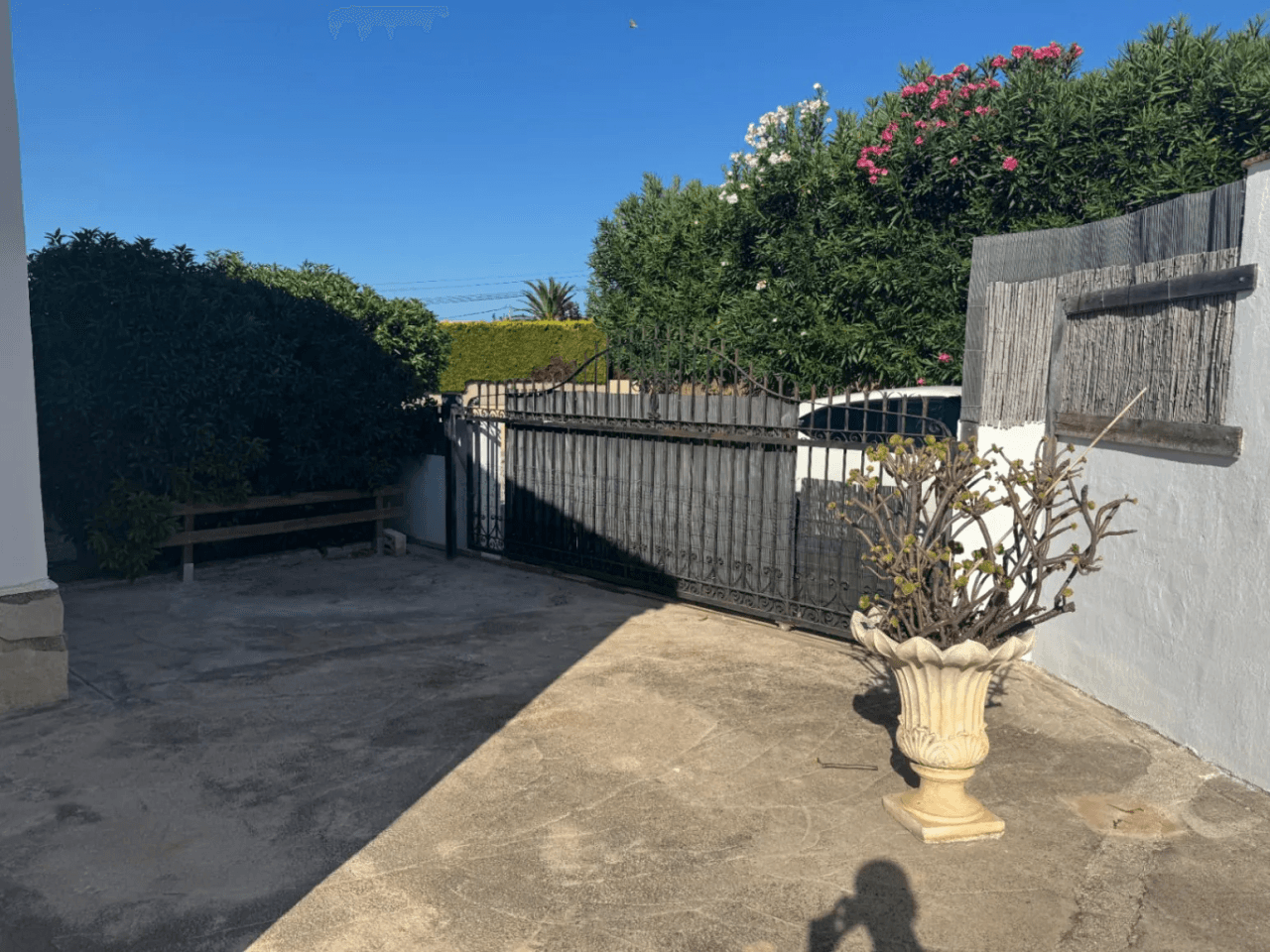 Chalet en venta en Denia, El Montgó: 3 dormitorios + altillo y piscina.