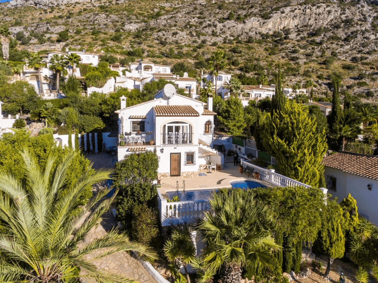 Villa con piscina y vistas a la montaña - Benigembla