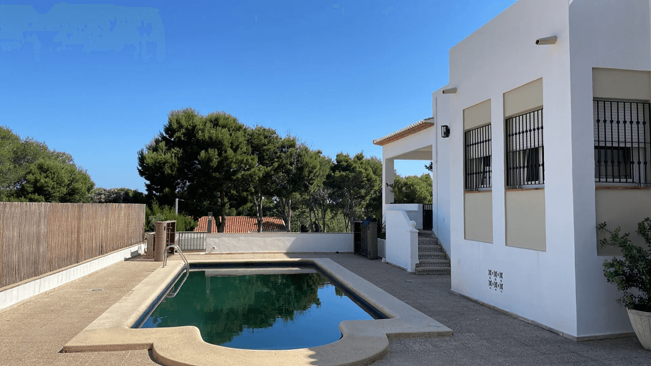 Denia. Las Rotas. Amplio Chalet en venta
