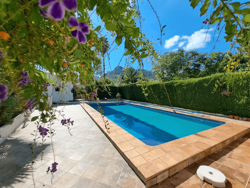 Villa familiar con piscina en venta en Orba