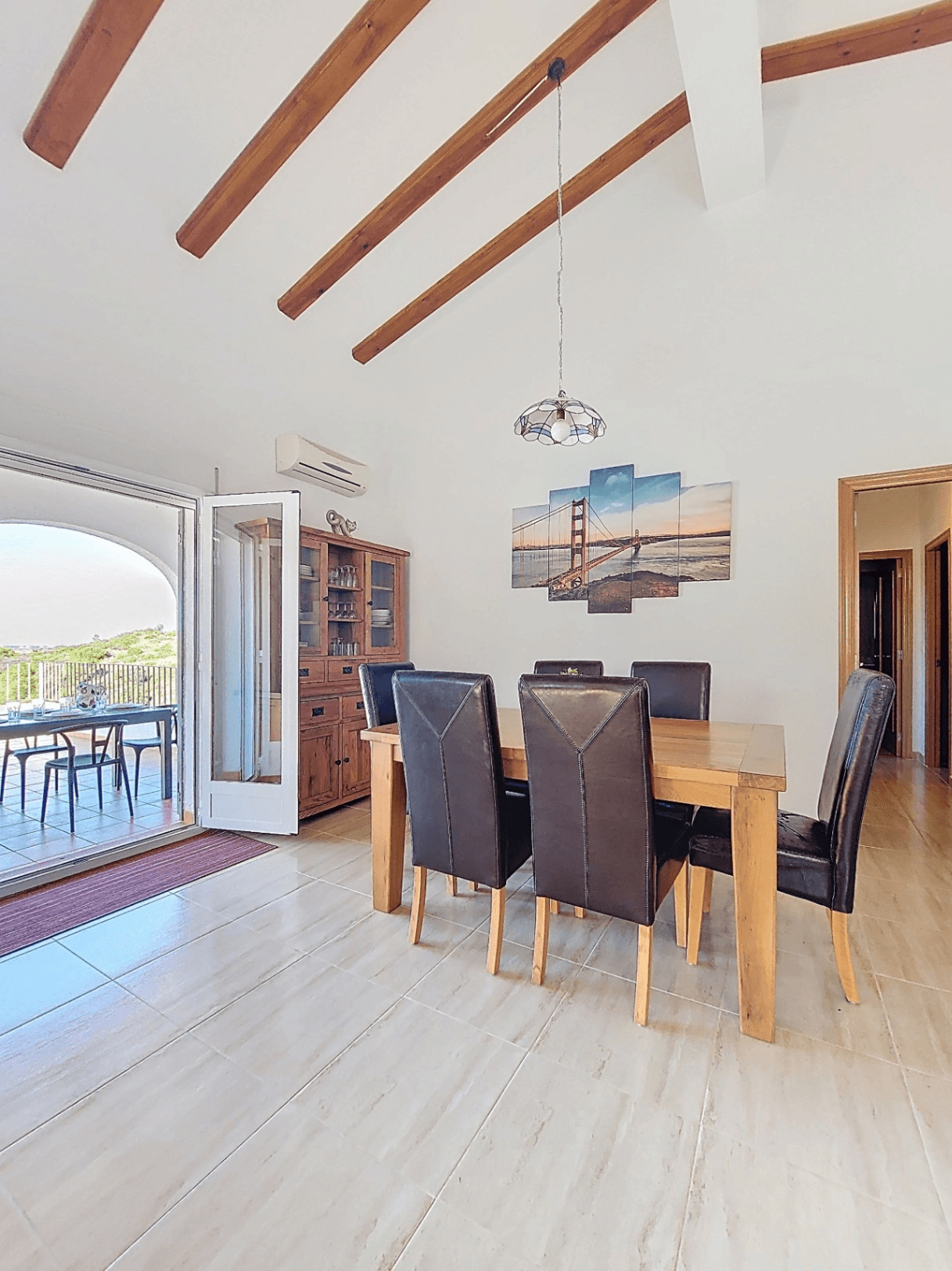Villa con piscina y vistas abiertas en Monte Pego
