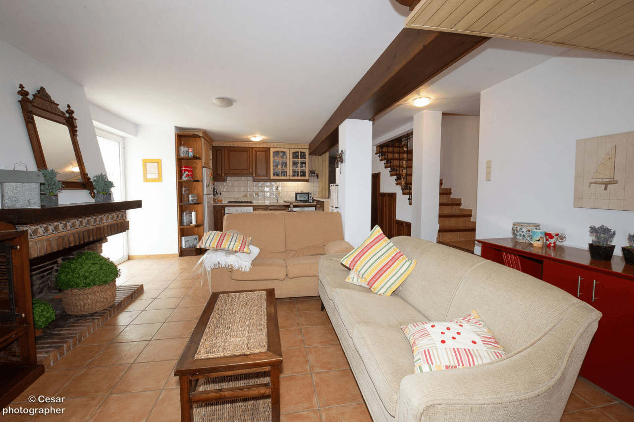 Chalet en venta en Primera Línea Marinas, Denia: 6 habitaciones, piscina privada.