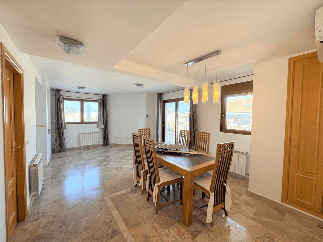 Ático dúplex con vistas al puerto en el corazón de Dénia