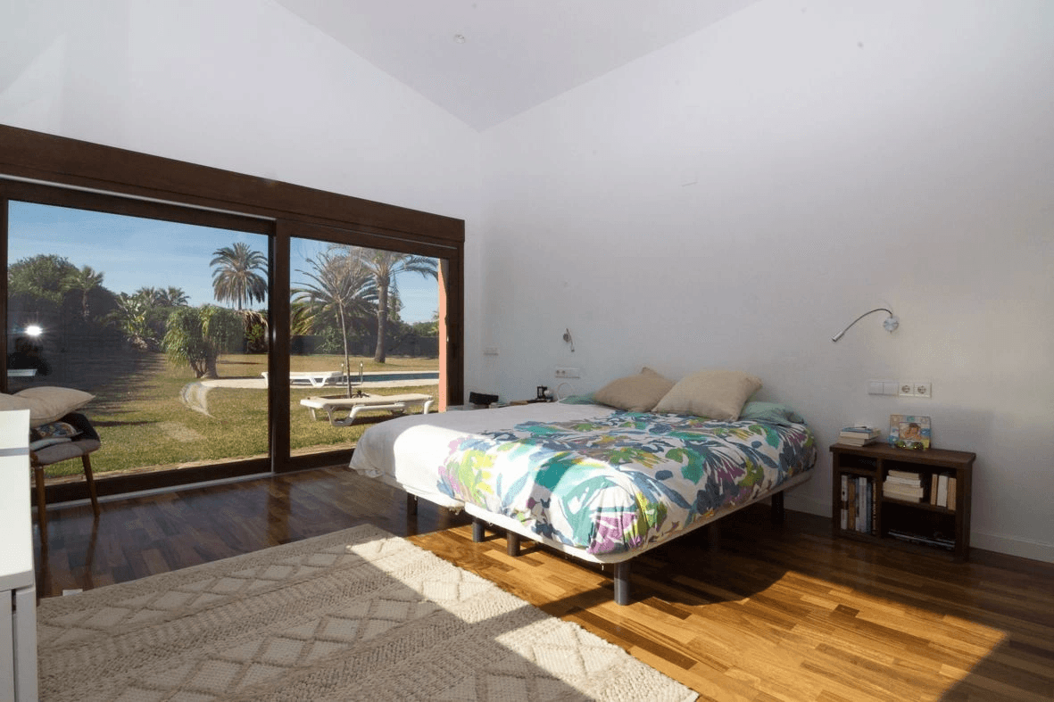 Villa mediterránea con gran parcela.