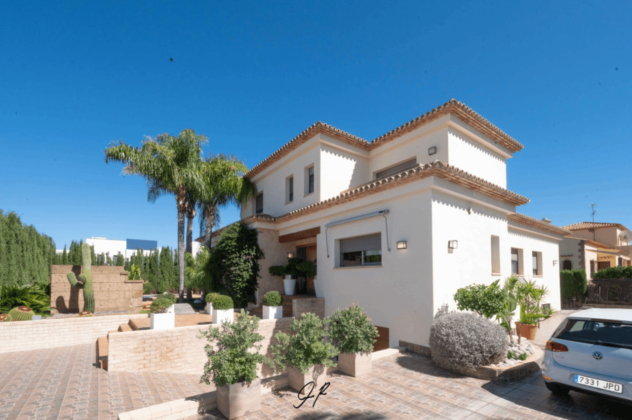 Chalet de lujo en excelente zona Residencial- Denia