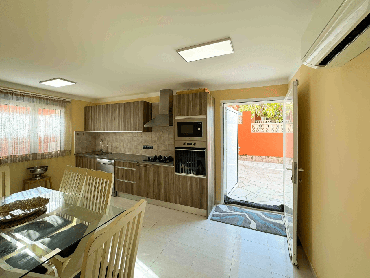 VILLA EN LAS ROTAS