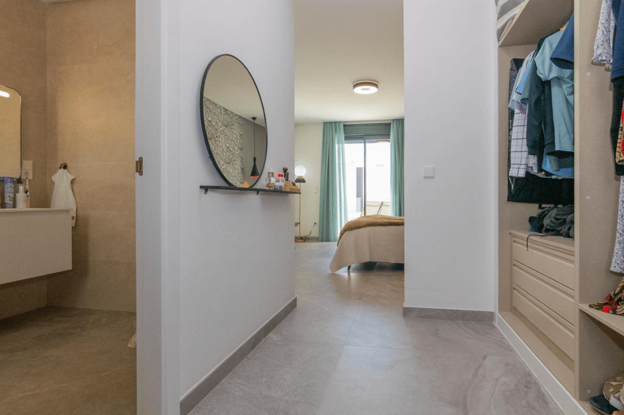 Villa moderna con vistas al mar y montaña en Denia