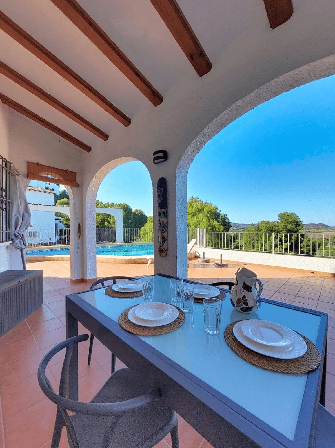 Villa con piscina y vistas abiertas en Monte Pego