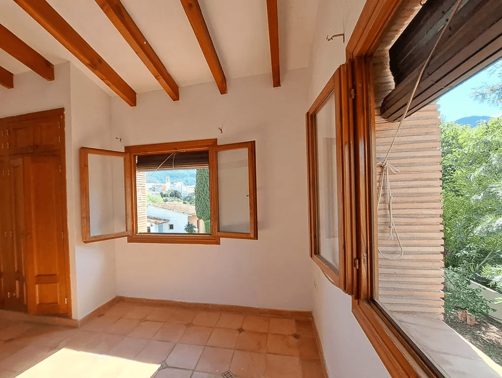 Villa familiar con piscina en venta en Orba