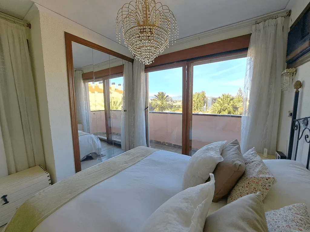 Ático con gran terraza y piscina para comprar en Dénia playa