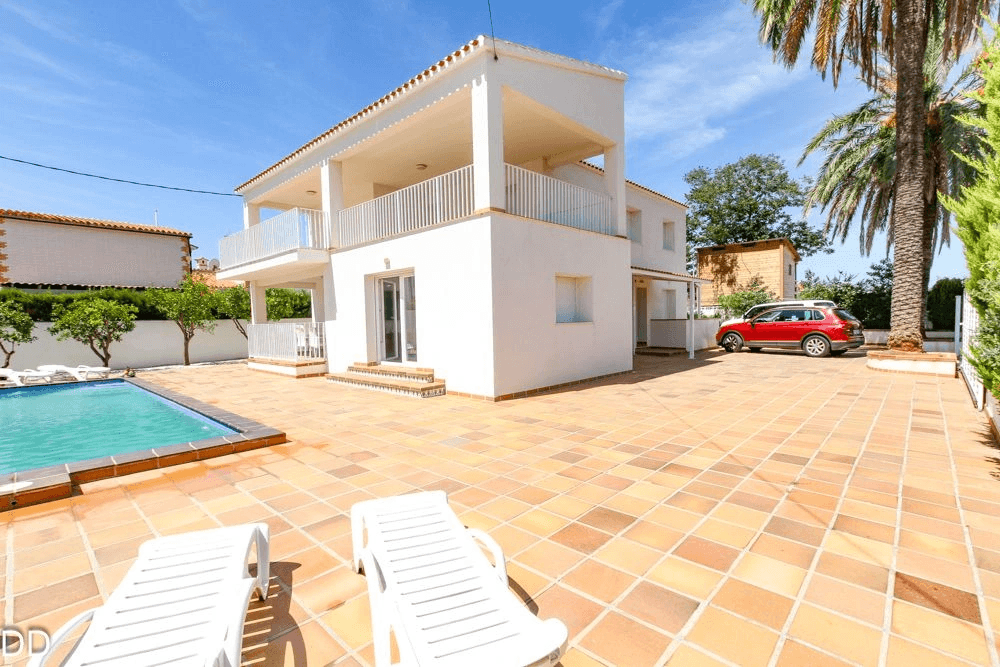VILLA FUMATELL