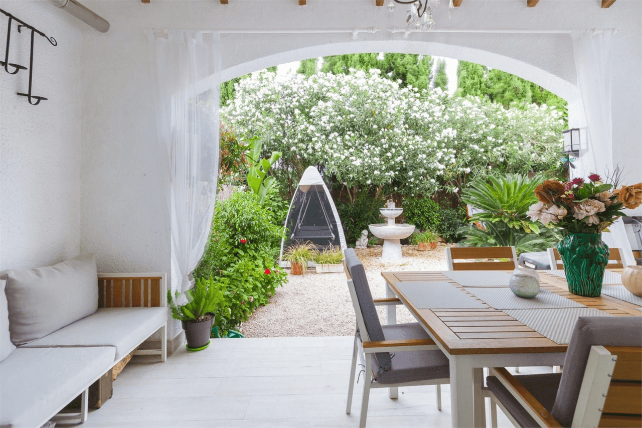 Bungalow con piscina comunitaria en Pedreguer
