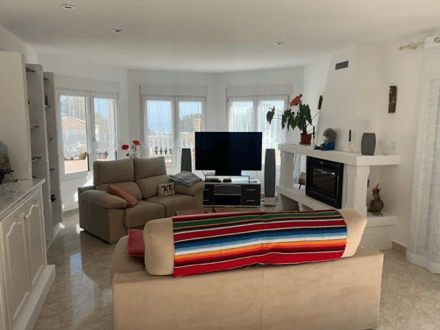 Lujoso Chalet con parcela amplia en venta en Denia