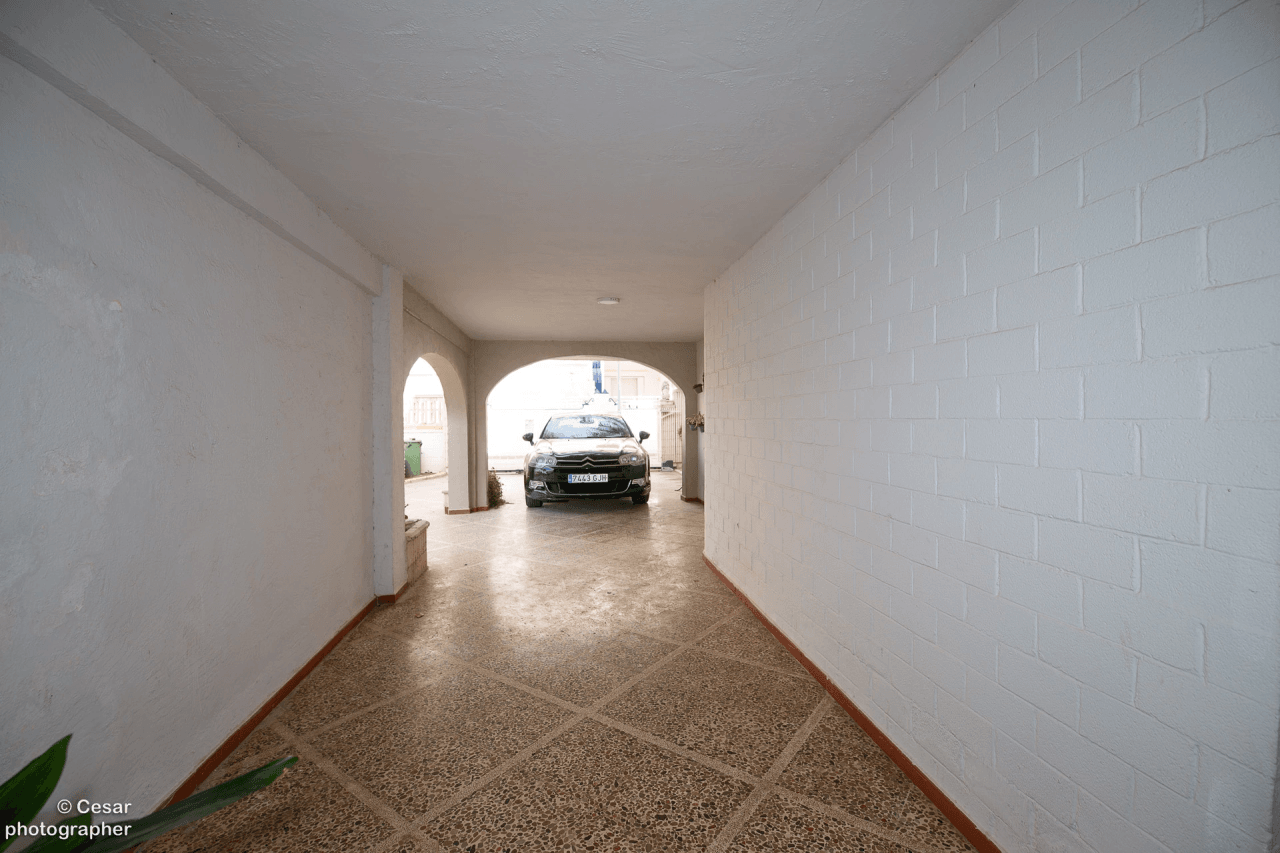 Chalet en venta en Primera Línea Marinas, Denia: 6 habitaciones, piscina privada.