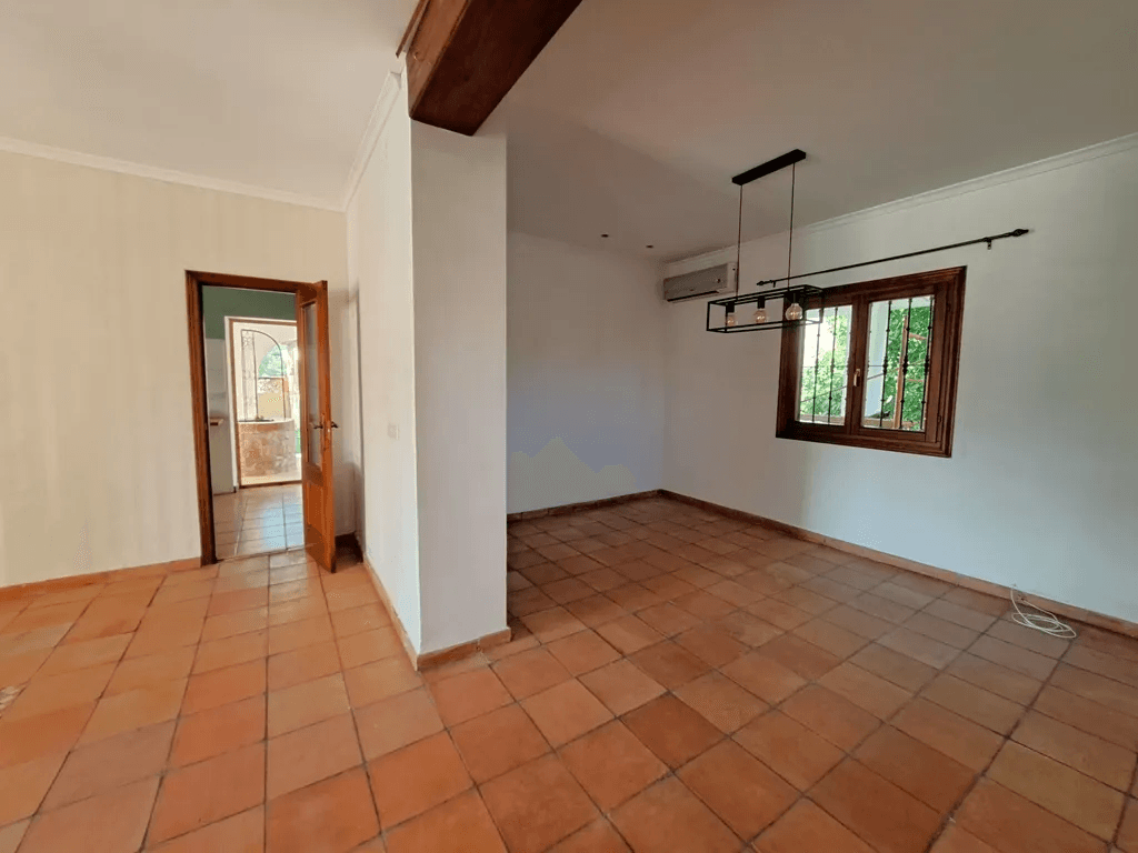 Villa familiar con piscina en venta en Orba