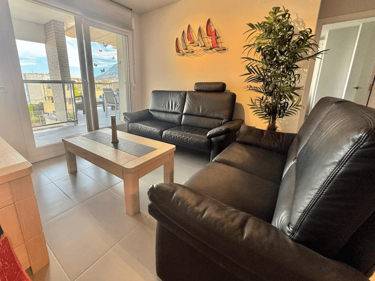 Espectacular apartamento en Denia con vistas abiertas, situado a 120m de la playa y 850m de la ciudad