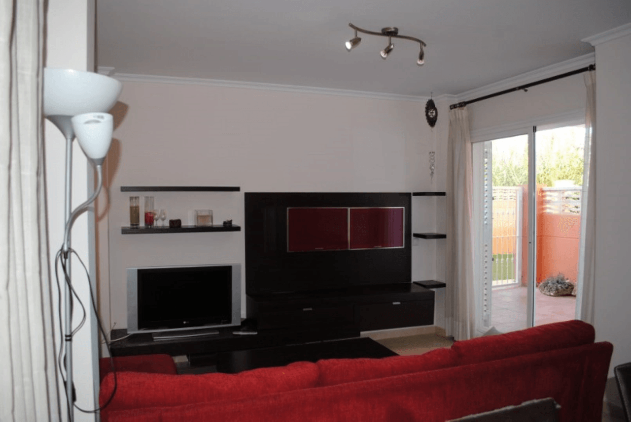 Apartamento en Denia en planta baja de 2 dormitorios y terraza privada en venta