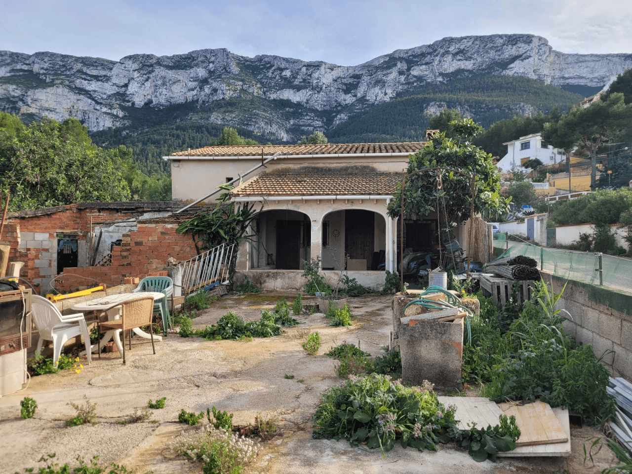 Se vende Chalet con parcela en Denia