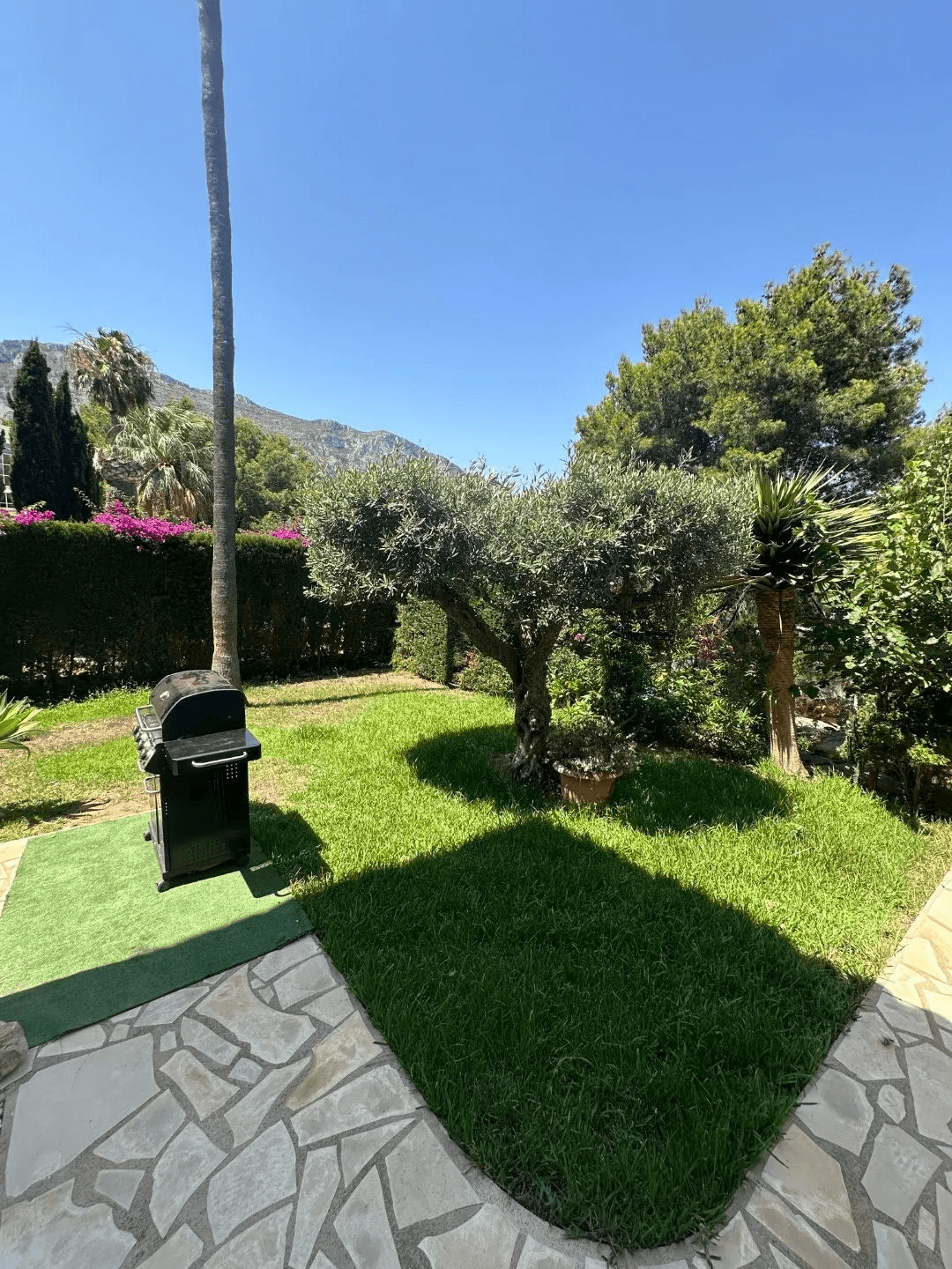 Chalet en Venta en Dénia con Vistas al Mar y la Montaña