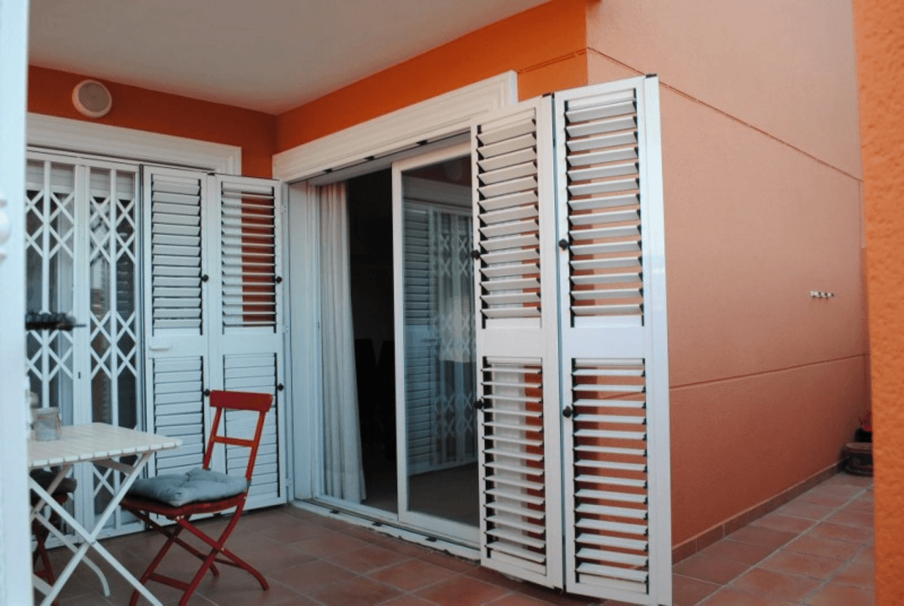 Apartamento en Denia en planta baja de 2 dormitorios y terraza privada en venta